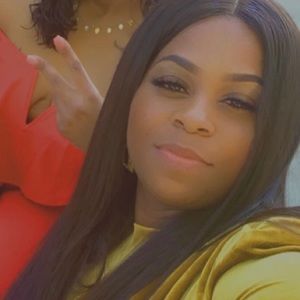 Meet your Posher, Devona